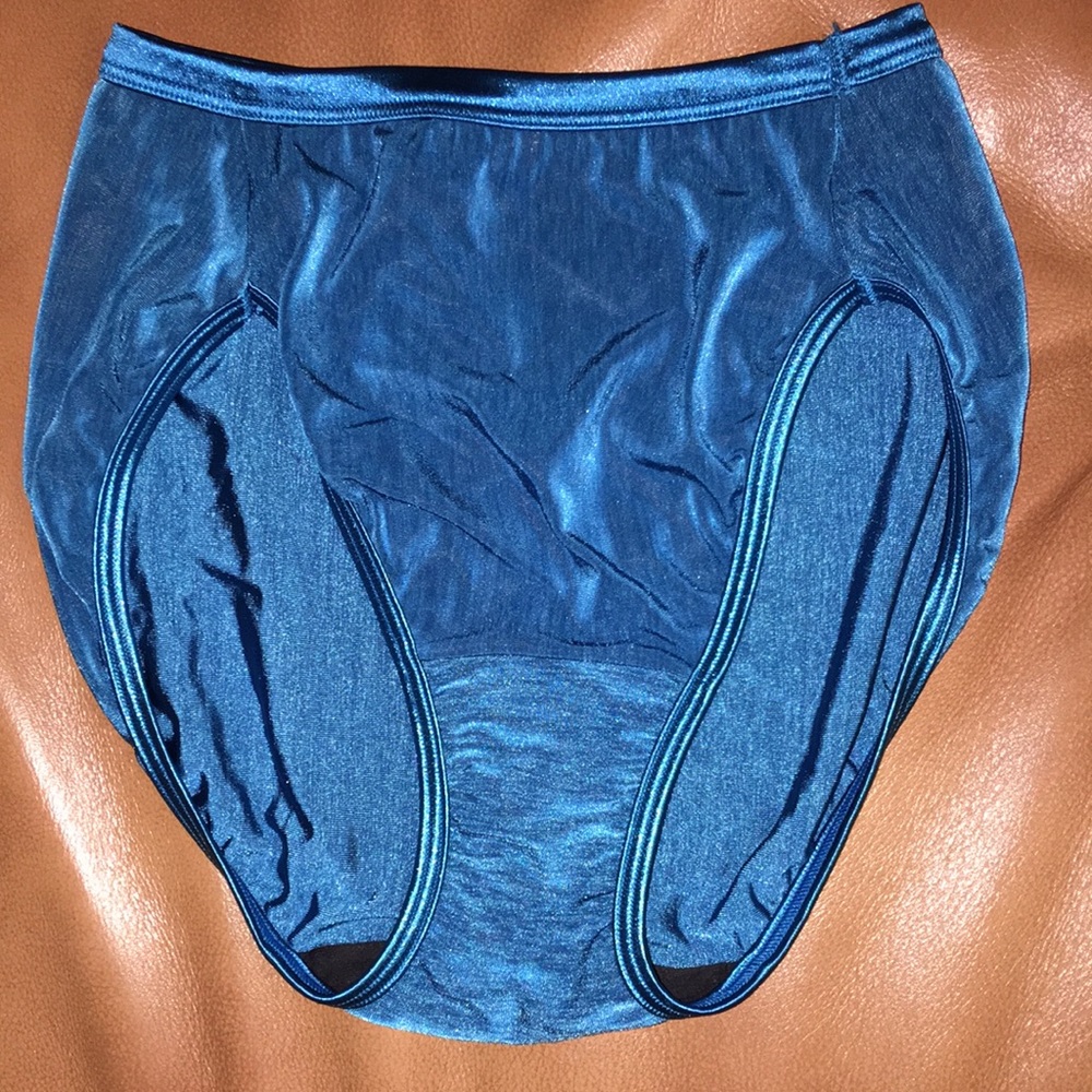 NWOT Vanity Fair panties size 5/40 purchased in the early 2000s